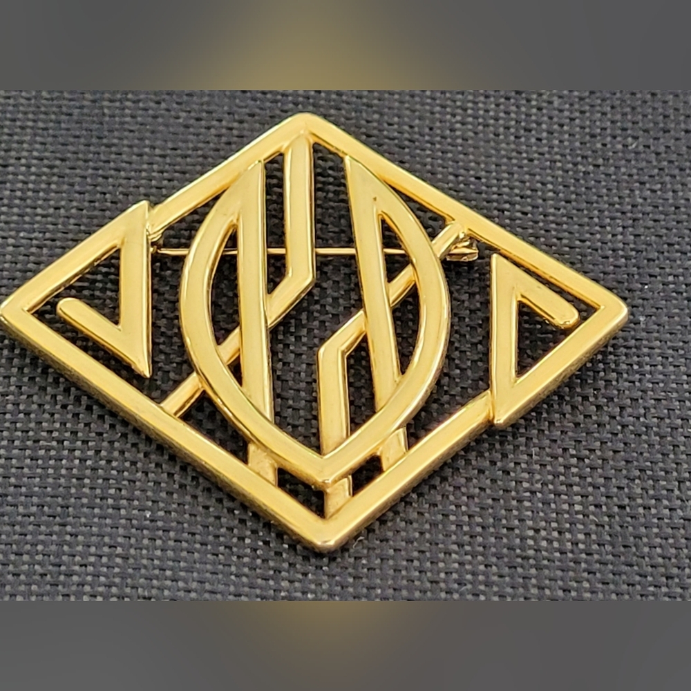 Gold Tone Vintnage Monet Decorative Swirl Brooch